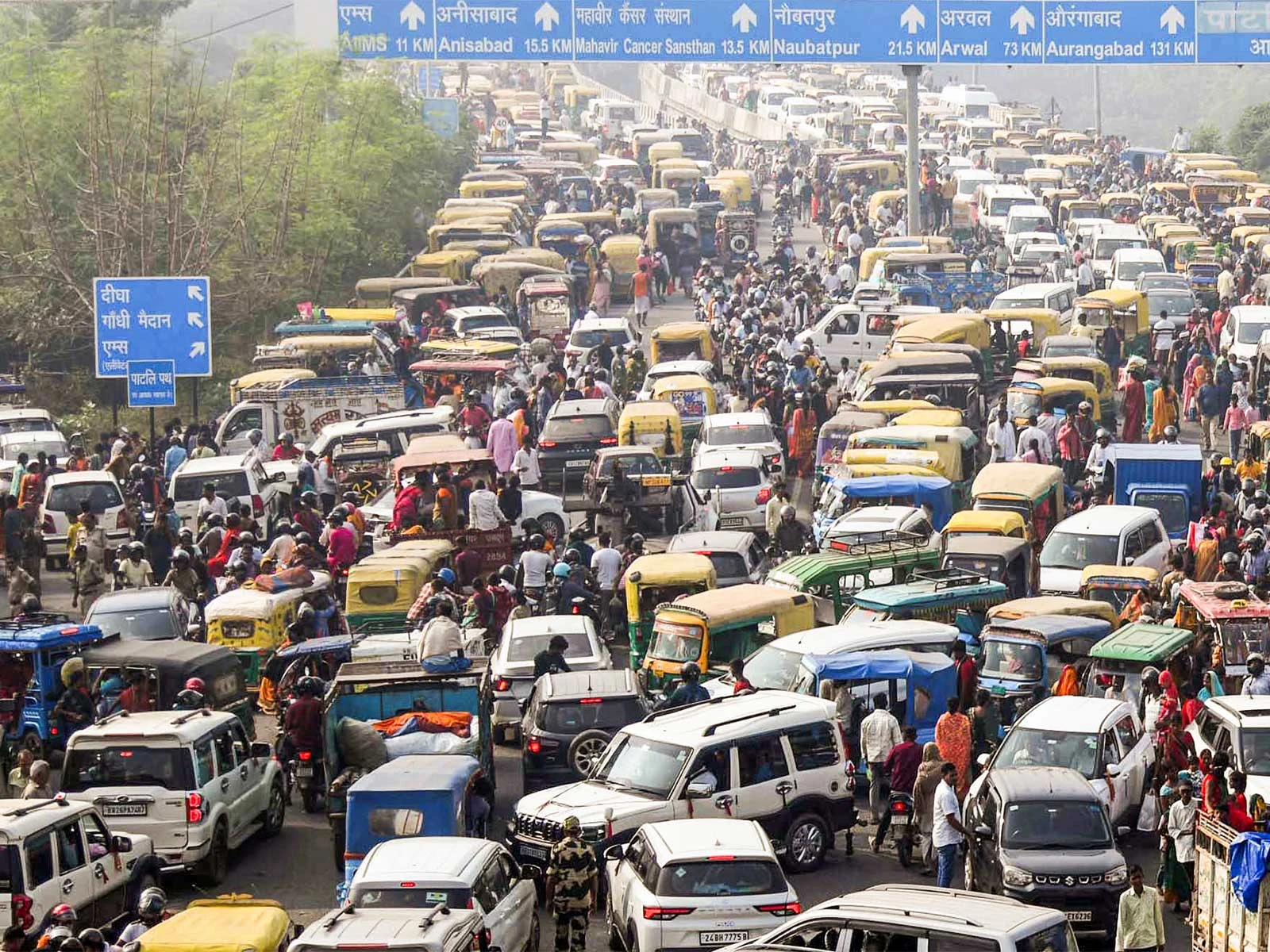 ऑटो सेक्टर में बड़ा बदलाव: FY27-28 तक बदल जाएंगे कमाई के लीडर!