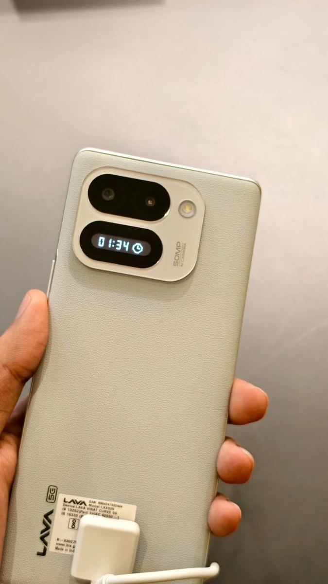Lava Virat Curve 5G: ₹19,999 में Rear Mini Display और AMOLED का धमाका!