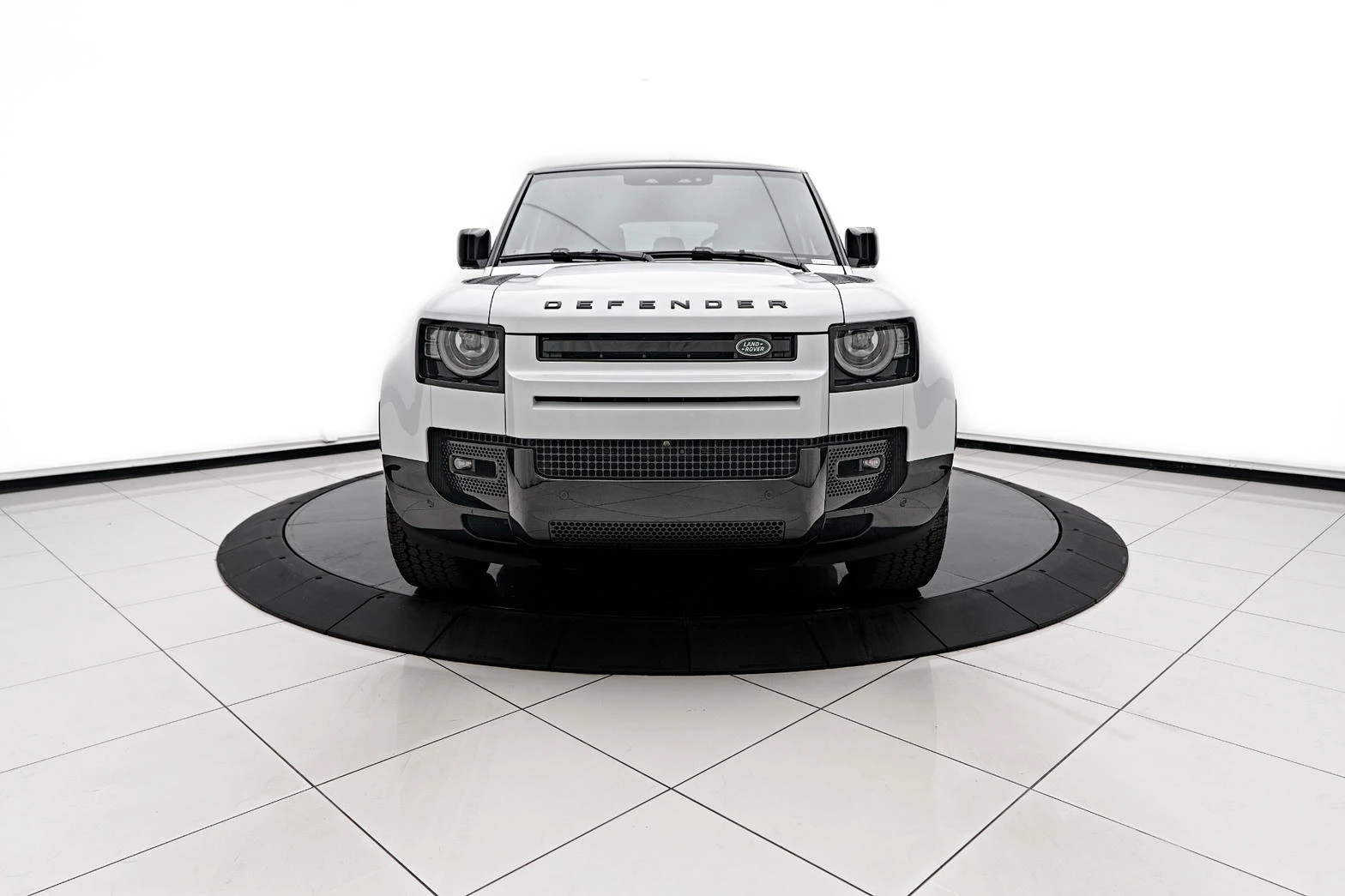 Jaguar Land Rover का धमाका: Defender 110 की कीमत ₹34 लाख तक घटी, अब भारत में होगी असेंबली