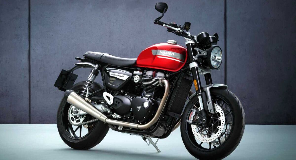 Royal Enfield को टक्कर देने जल्द ही आ रही Bajaj Triumph, जाने पावरट्रेन और फीचर्स