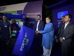 Porter ने दिल्ली में उतारे 10000 इलेक्ट्रिक ट्रक नितिन गडकरी ने दिखाई हरी झंडी