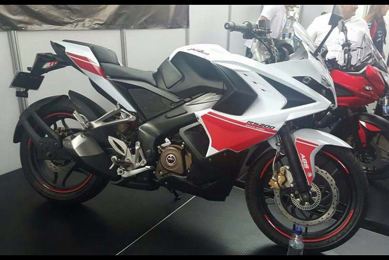 Yamaha MT के छक्के छुड़ाने वाली, Bajaj की तगड़ी बाइक लुक और फीचर्स देख पागल हुए लौंडे