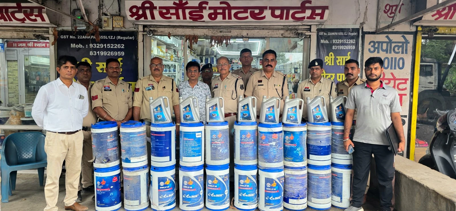 जांजगीर चांपा में एचपीसीएल के नाम पर बिक रहा था नकली तेल पुलिस ने ढाई लाख का माल किया जब्त