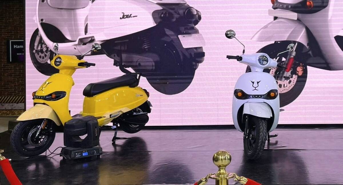सिंगल चार्ज मे 130KM की रेंज वाला Joy Mihos Scooter हुआ लॉंच, मात्र ₹10,000 के डाउन पेमेंट पर खरीदे