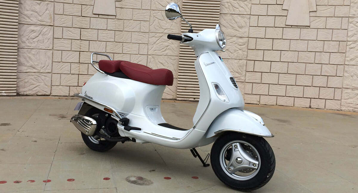Activa को टक्कर देने वाला Vespa का स्कूटर महज ₹9000 मे लाए घर, 1 लीटर मे देगा 45KM का माइलेज