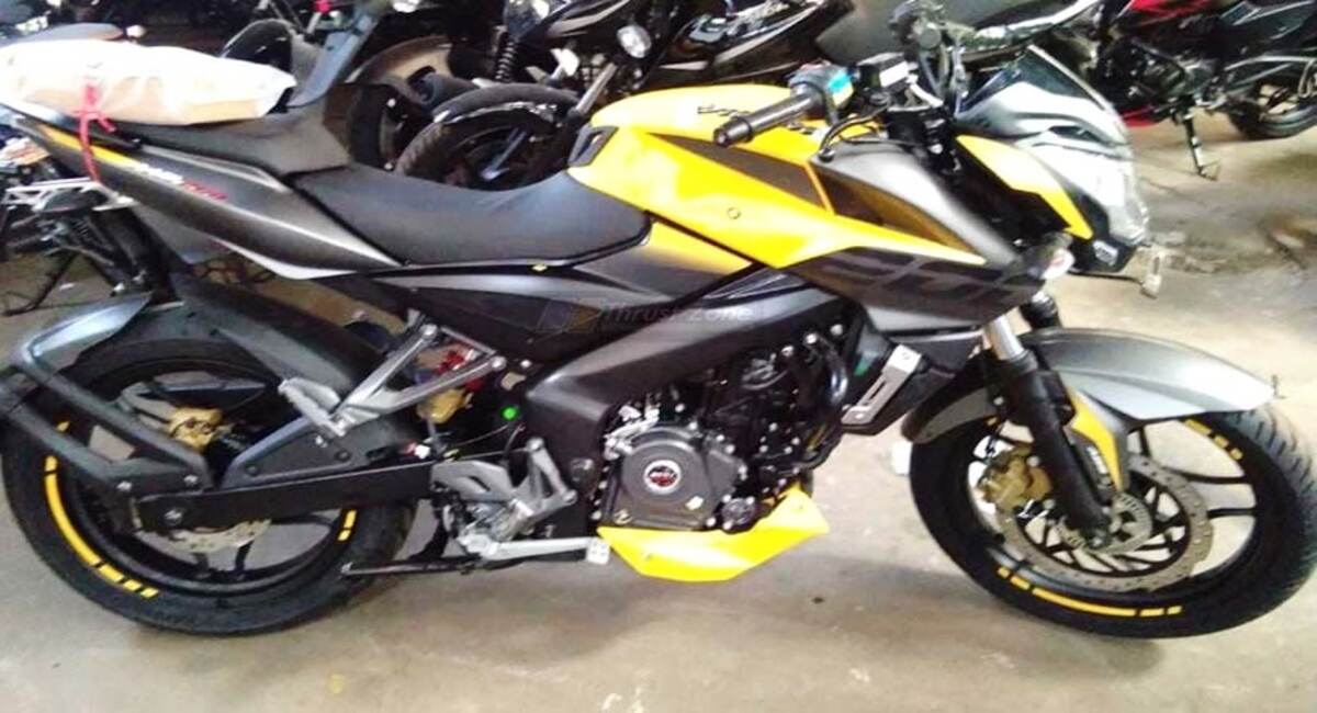 Bajaj Pulsar NS200 को कंपनी ने BS6 अपडेट पर किया लॉंच, मात्र ₹5400 की EMI पर खरीदे