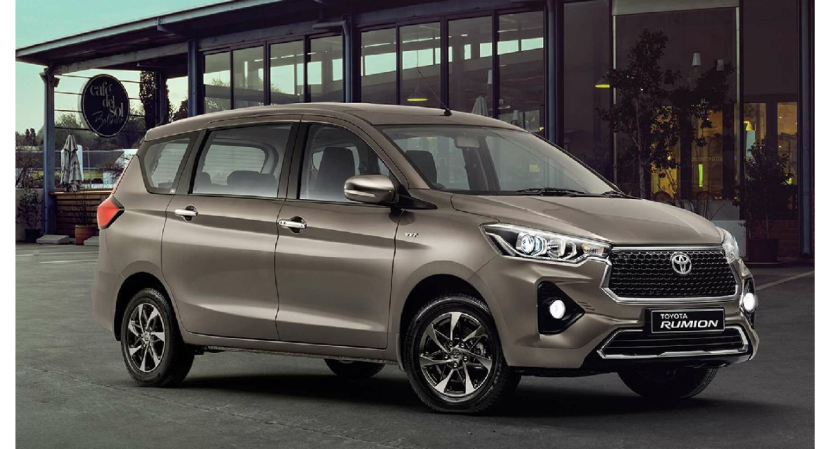 जबरदस्त माइलेज के साथ मार्केट में लांच हुई TOYOTA की 7 सीटर कार बेहतरीन फीचर और दमदार इंजन